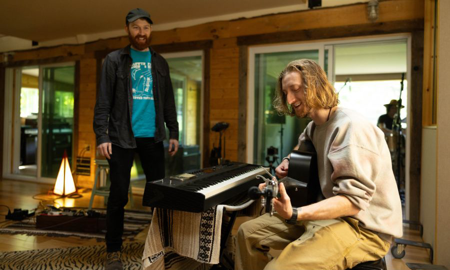 What are the main functions of a YouTube to wav converter?